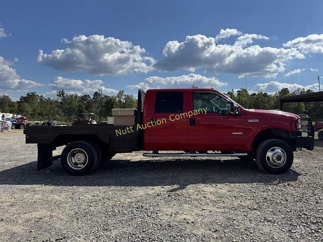 Image of Ford F-350 equipment image 4