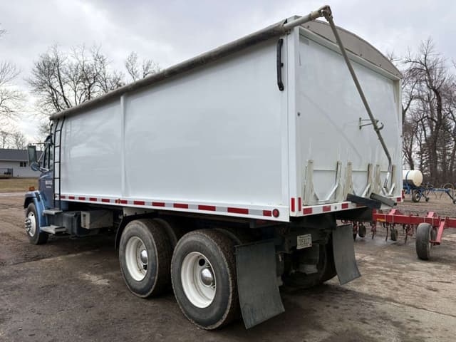 Image of Freightliner FL80 equipment image 2