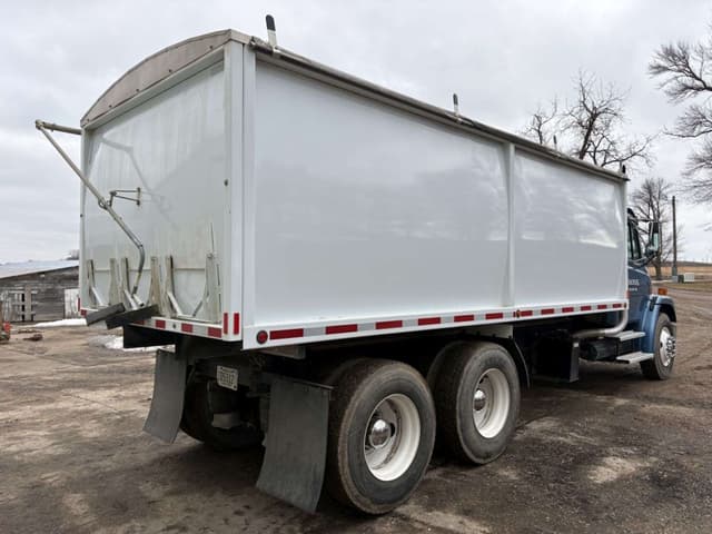 Image of Freightliner FL80 equipment image 4