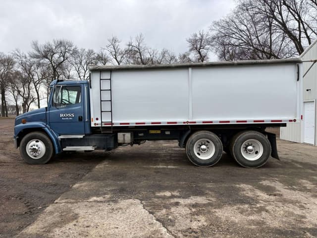 Image of Freightliner FL80 equipment image 1