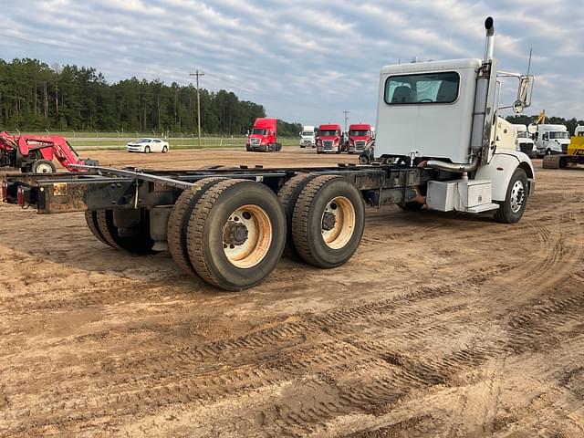 Image of Peterbilt 365 equipment image 4