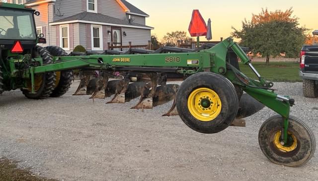 Image of John Deere 2810 equipment image 3