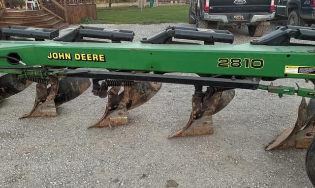 Image of John Deere 2810 equipment image 2