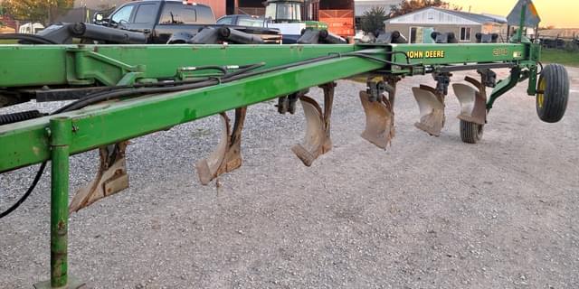 Image of John Deere 2810 equipment image 1