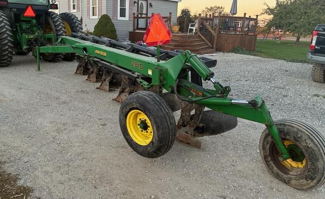 Image of John Deere 2810 equipment image 4