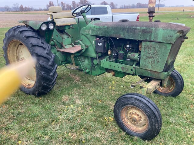 Image of John Deere 2010 equipment image 4