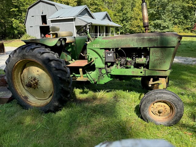 Image of John Deere 2010 equipment image 1