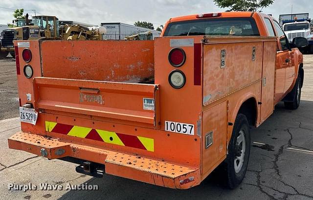 Image of Chevrolet 2500HD equipment image 4