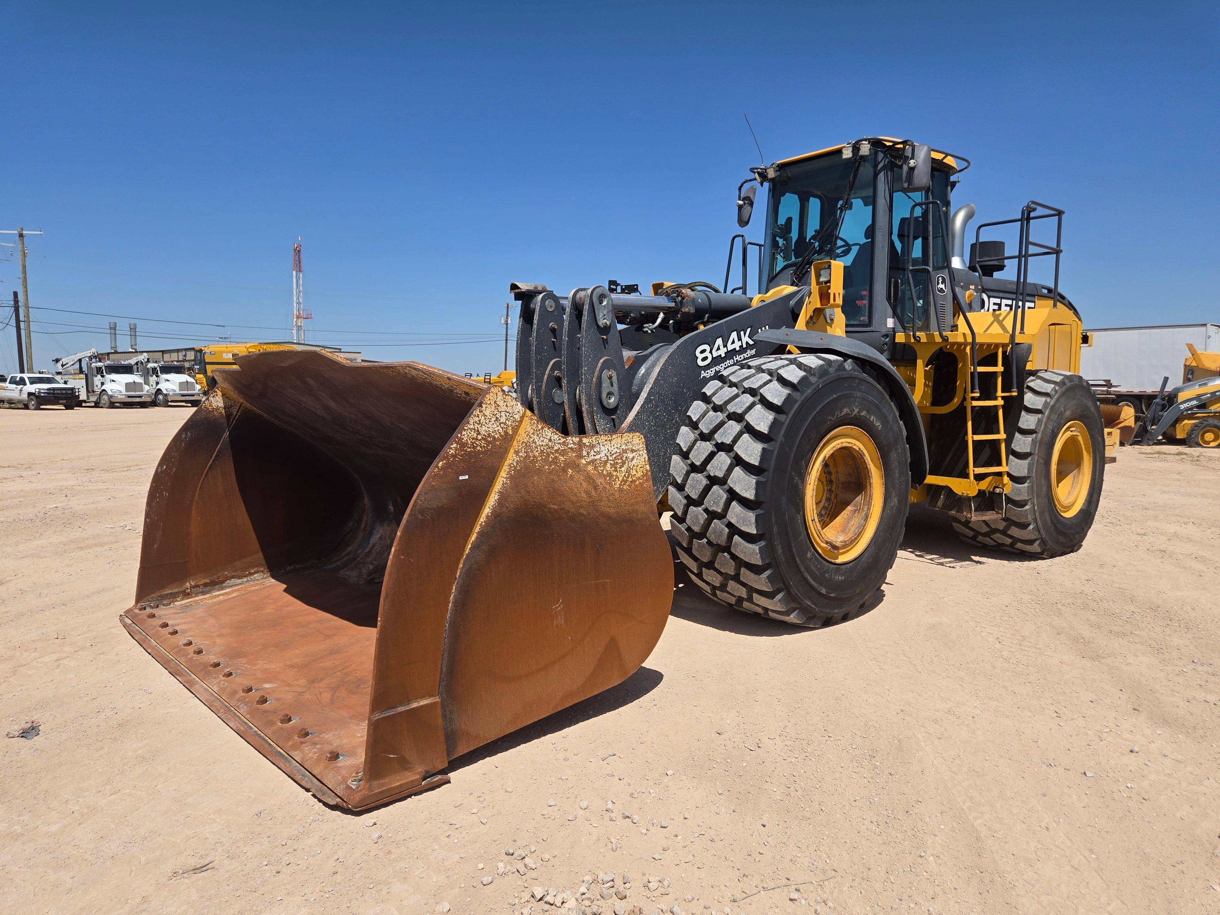 2017 John Deere 844K-III Equipment Image0