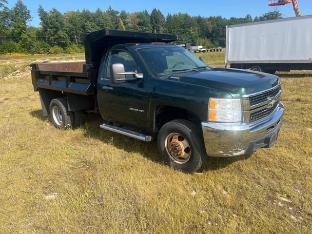Image of Chevrolet Silverado equipment image 2