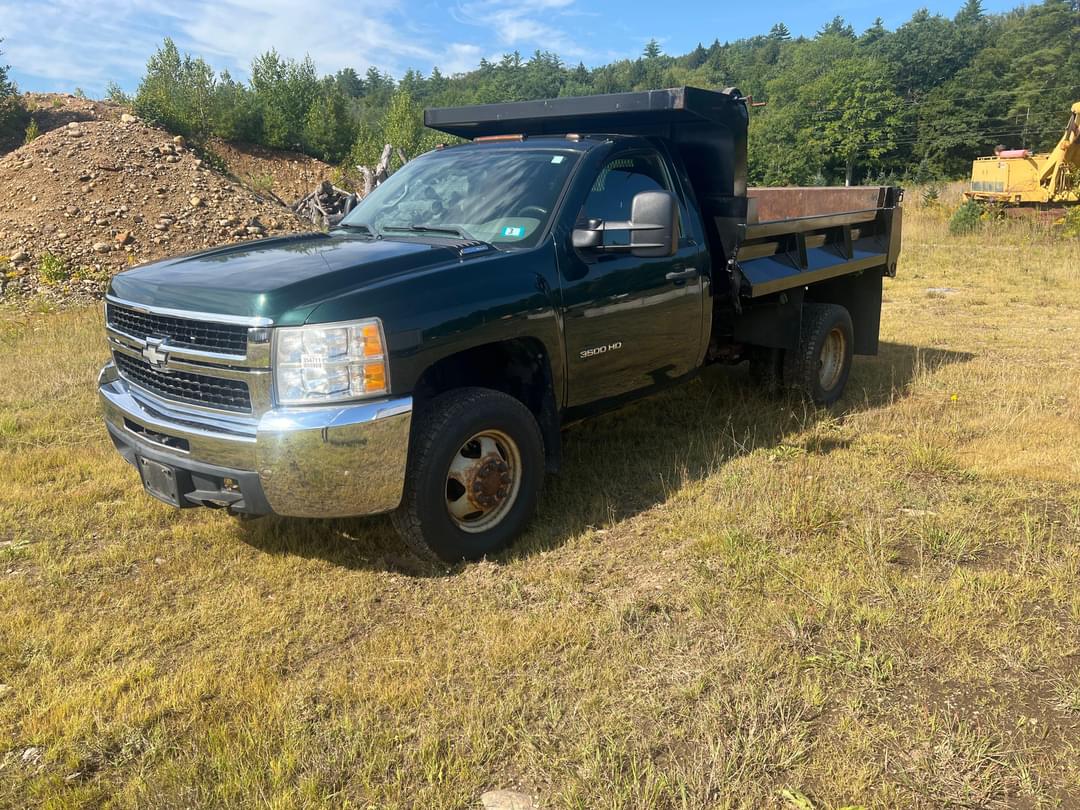 Image of Chevrolet Silverado Primary image