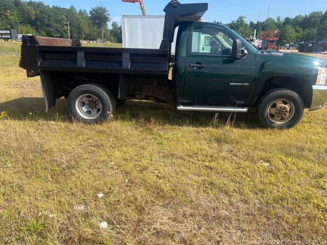 Image of Chevrolet Silverado equipment image 3