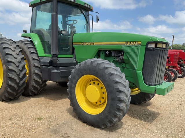 Image of John Deere 8300 equipment image 1