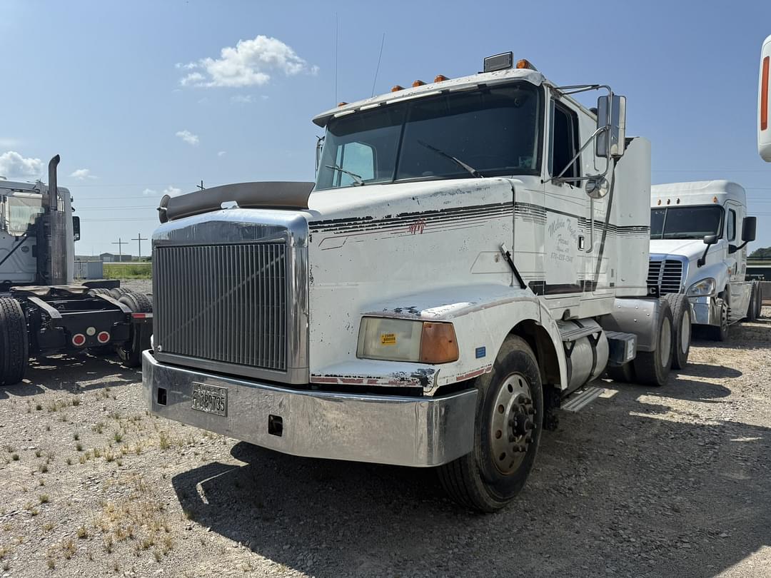 Image of White GMC Primary image