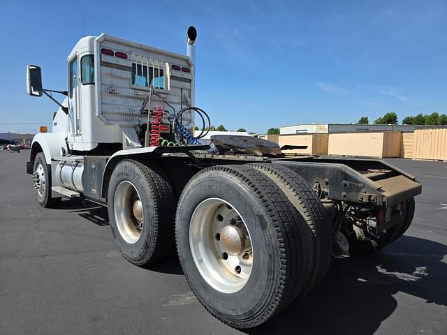 Image of Kenworth T800 equipment image 3
