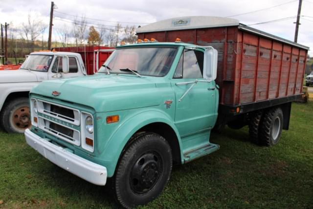 Image of Chevrolet C50 equipment image 2