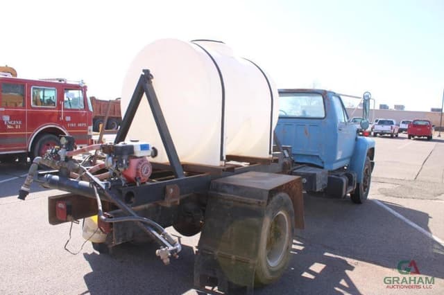 Image of Ford F-600 equipment image 2