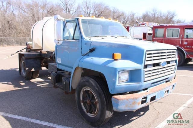 Image of Ford F-600 equipment image 1