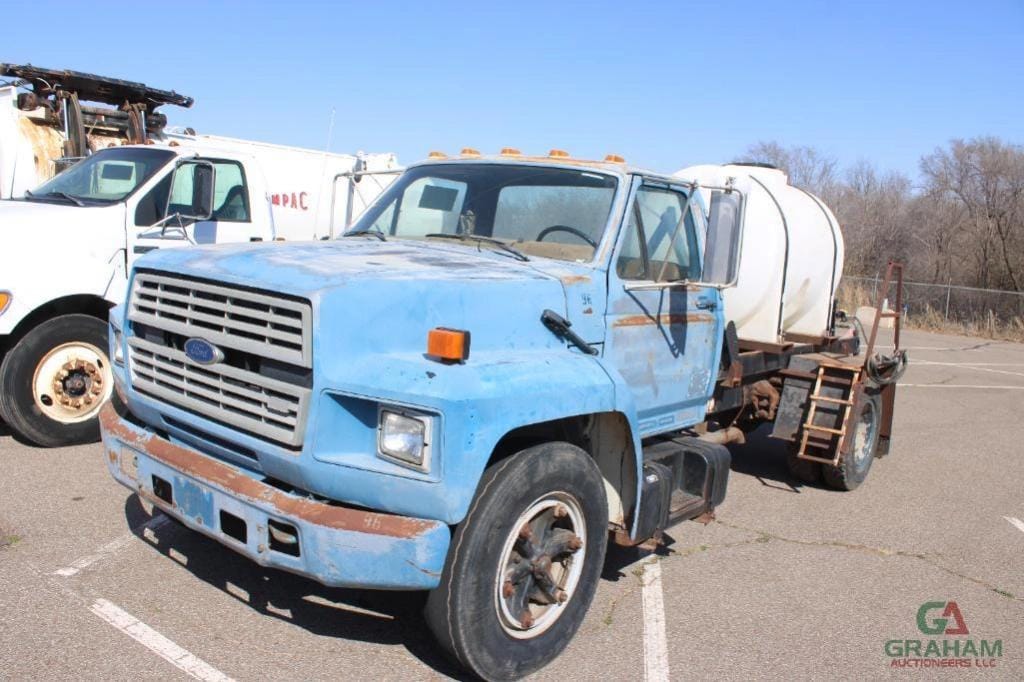 1989 Ford F-600 Equipment Image0