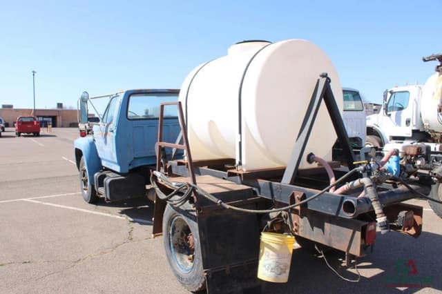 Image of Ford F-600 equipment image 3
