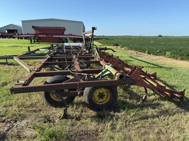 Image of John Deere 1610 equipment image 2