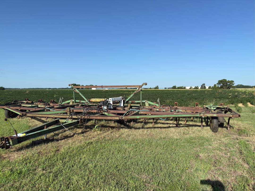 Image of John Deere 1610 Primary image