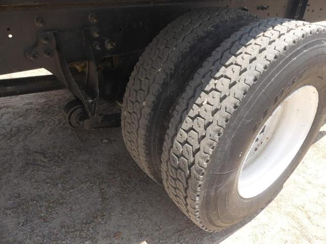 Image of International 4300 equipment image 4