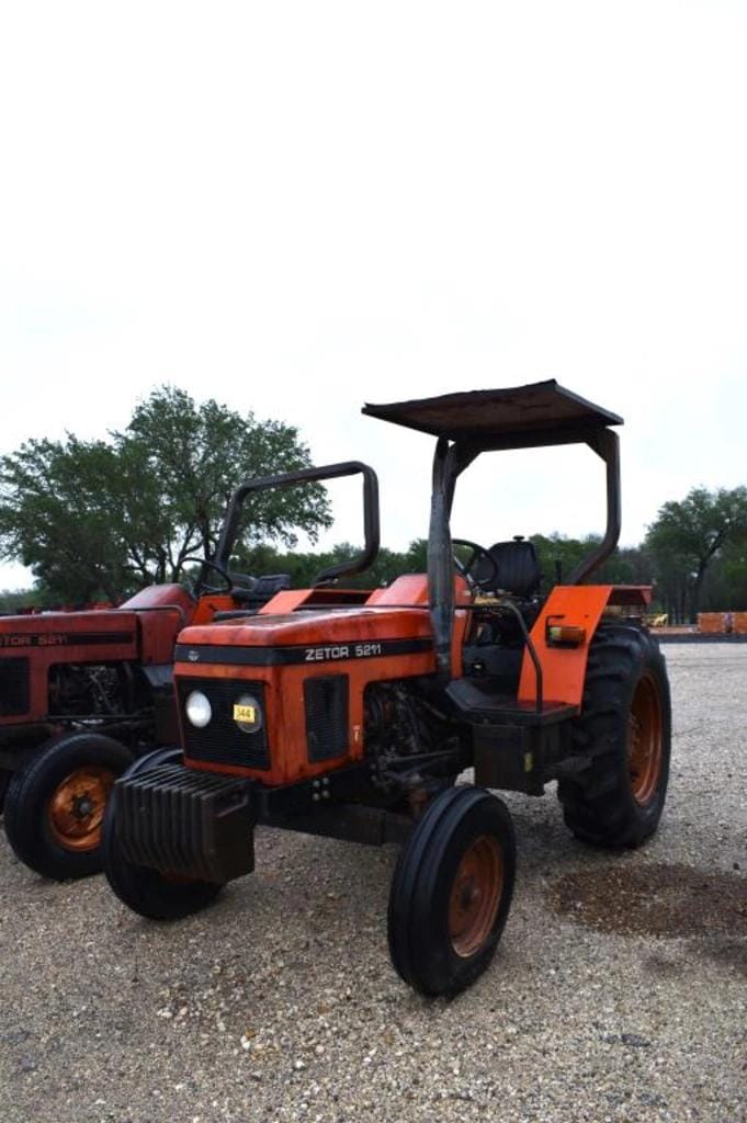 Zetor 5211 Equipment Image0