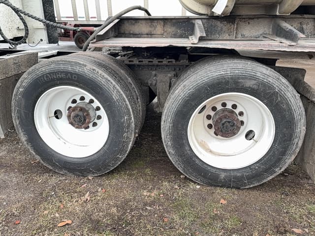 Image of Freightliner Classic XL equipment image 3