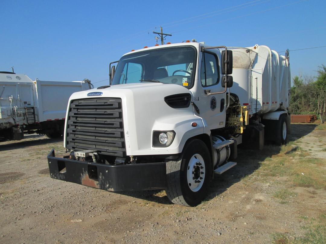 Image of Freightliner 108SD Primary image