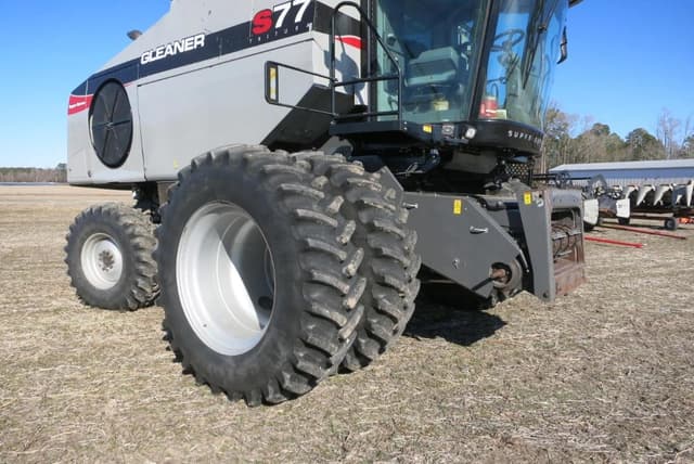 Image of Gleaner S77 equipment image 1