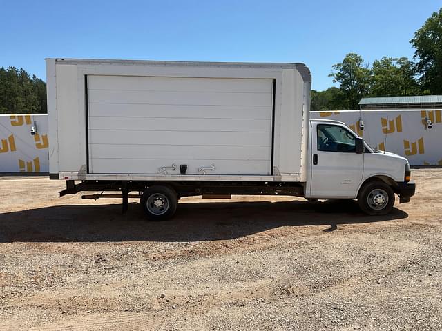Image of Chevrolet 4500 equipment image 3