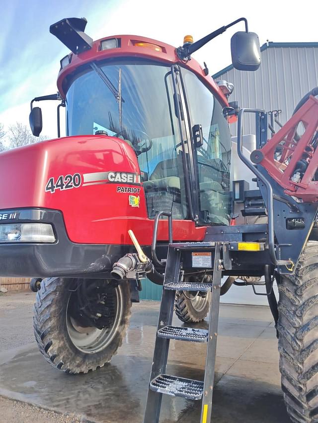 Image of Case IH Patriot 4420 equipment image 1