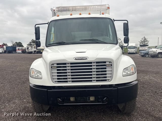 Image of Freightliner Business Class M2 equipment image 1