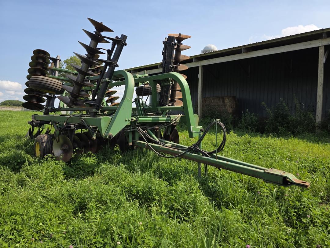 Image of John Deere 335 Primary image