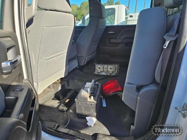 Image of Chevrolet 2500 equipment image 3