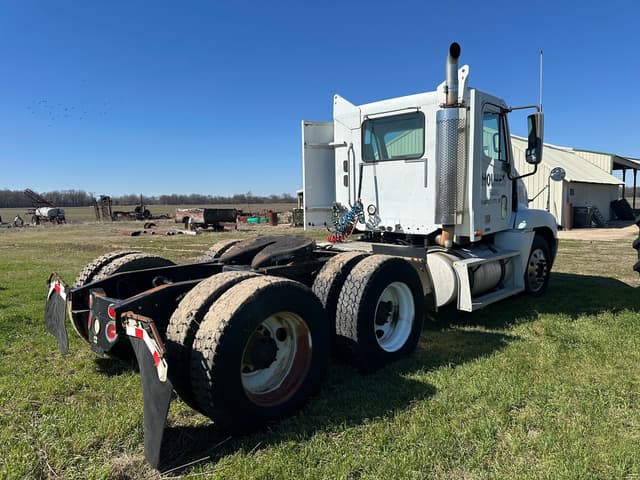 Image of Freightliner Century equipment image 2