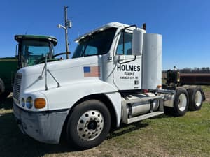 2001 Freightliner Century Image