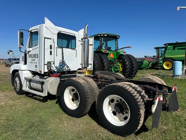 Image of Freightliner Century equipment image 3