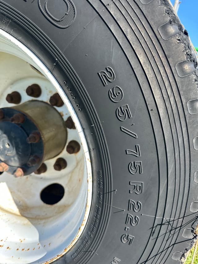 Image of Freightliner Century equipment image 4