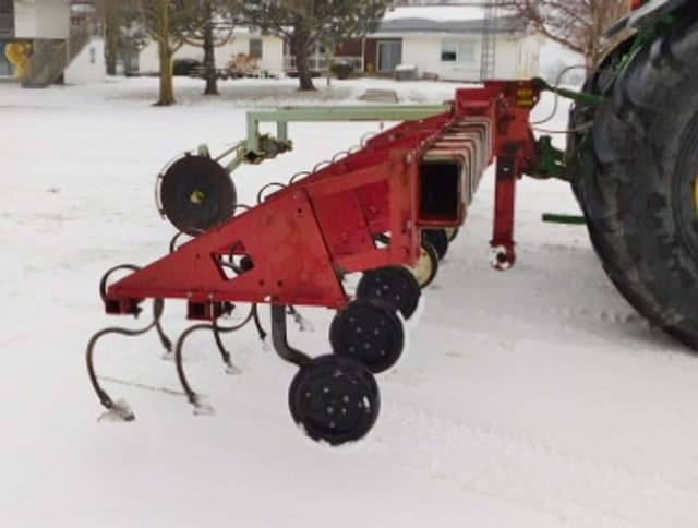 Image of International Harvester 183 equipment image 3