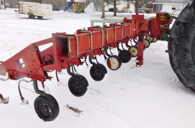 Image of International Harvester 183 equipment image 4