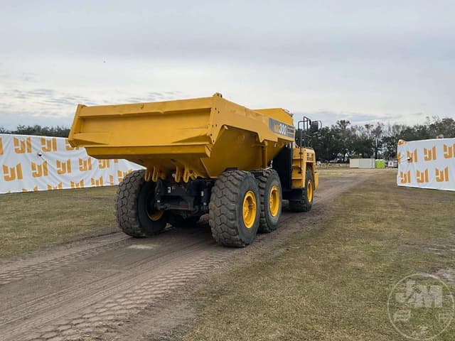 Image of Komatsu HM300-5 equipment image 4