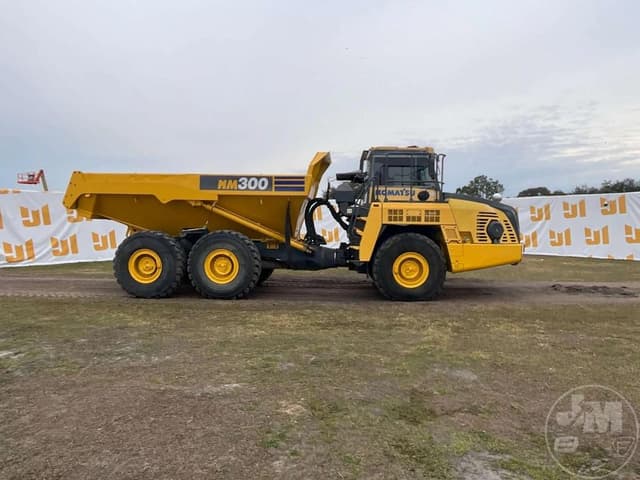 Image of Komatsu HM300-5 equipment image 3
