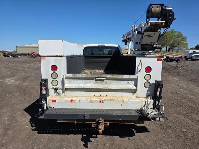 Image of Ford F-450 equipment image 4