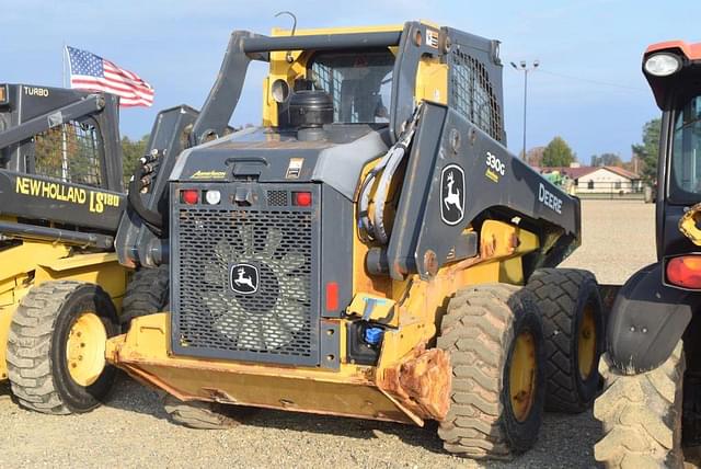 Image of John Deere 320G equipment image 2