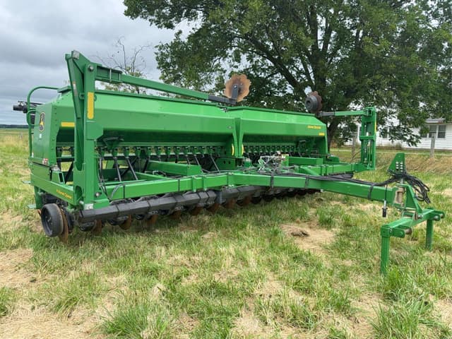 Image of John Deere 1590 equipment image 1