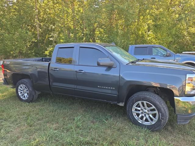 Image of Chevrolet Silverado equipment image 3