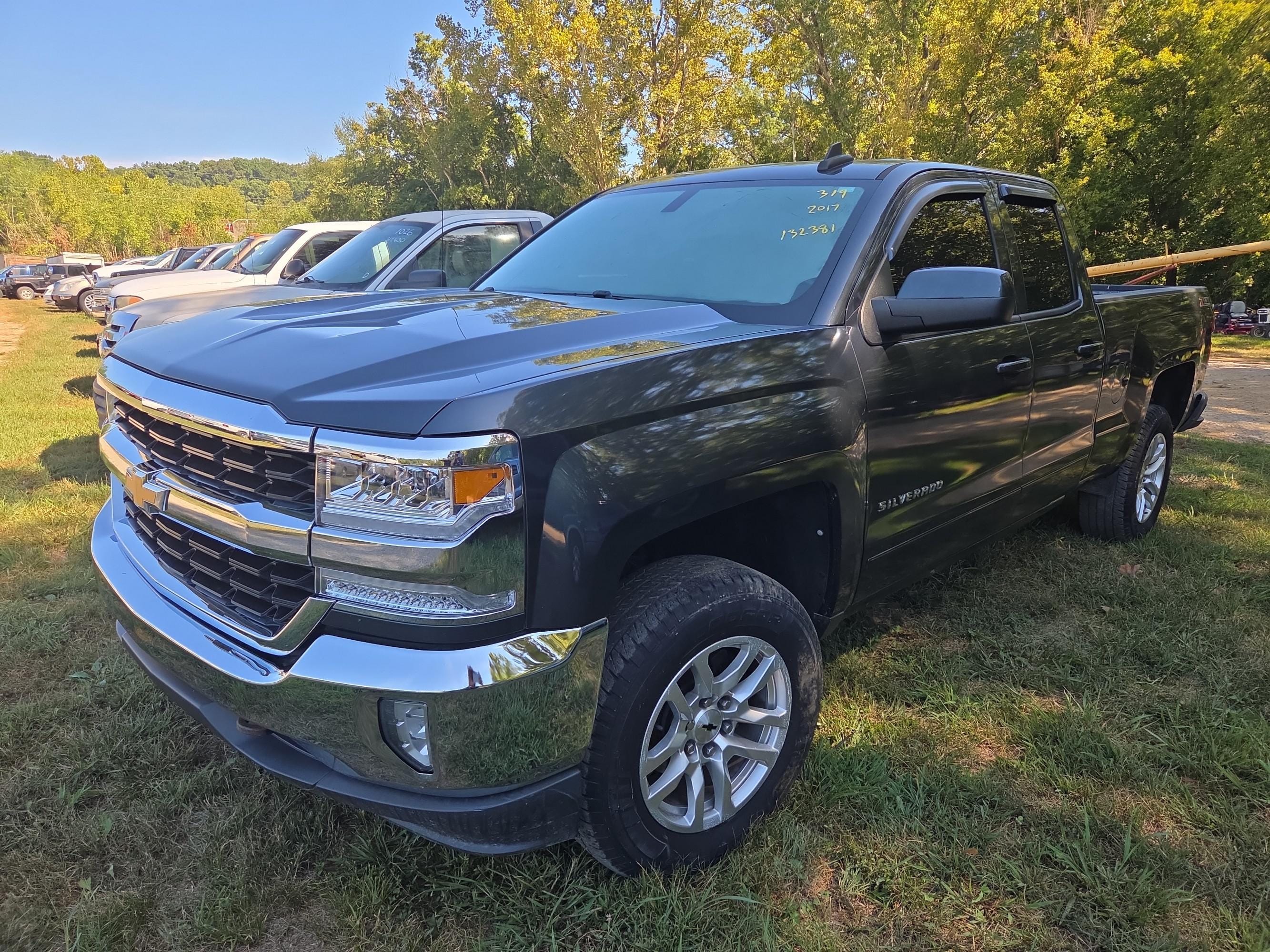 2017 Chevrolet Silverado Equipment Image0