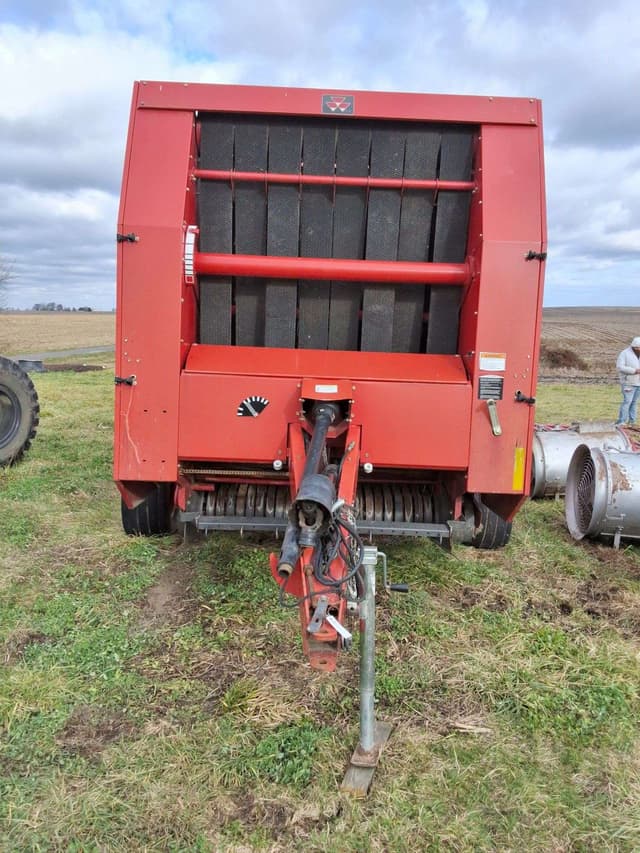 Image of Massey Ferguson 1756 equipment image 2